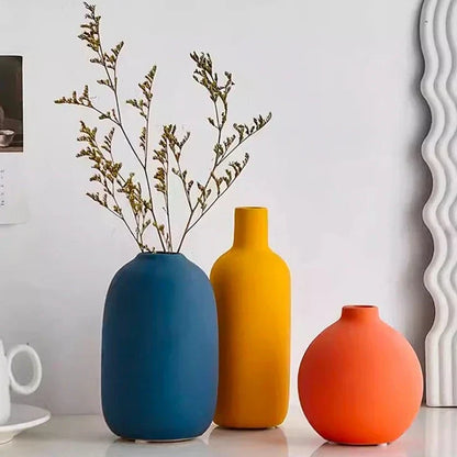 Keramische Vaas met Handgeschilderde Scandinavische Motieven – Decoratieve Bloemenvaas voor Woonkamer en Tafel