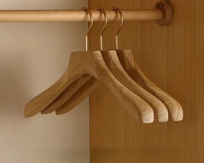 Houten Kledinghangers Brede Schouder Campherhout Set Van 2