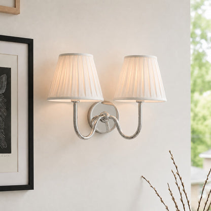 Wandlamp met Geplisseerde Stoffen Kap – Klassieke Verlichting voor Slaapkamer en Woonkamer