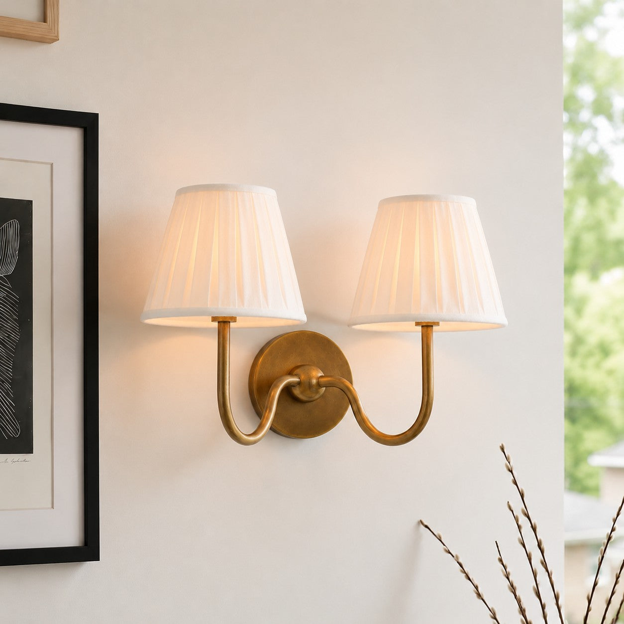 Wandlamp met Geplisseerde Stoffen Kap – Klassieke Verlichting voor Slaapkamer en Woonkamer