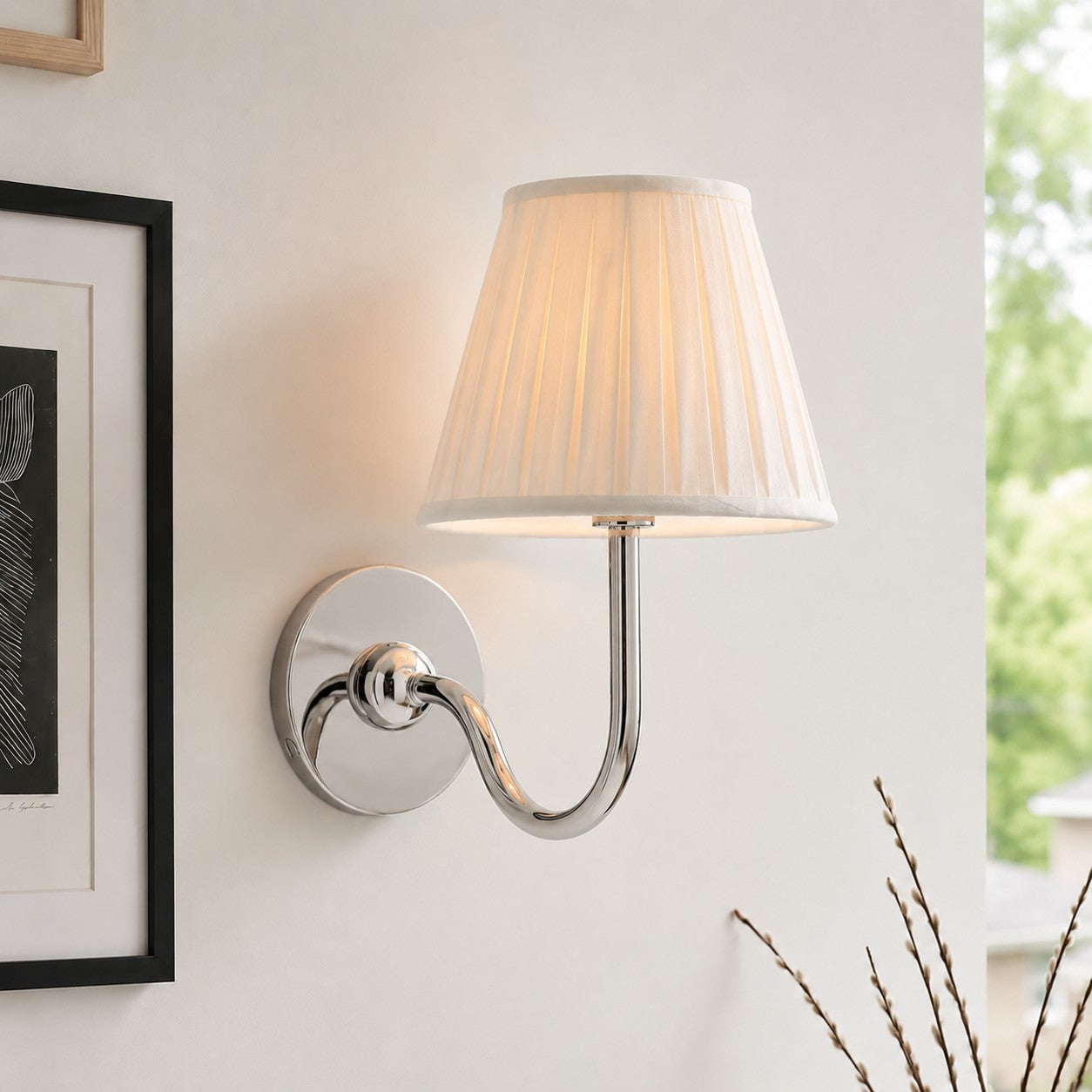 Wandlamp met Geplisseerde Stoffen Kap – Klassieke Verlichting voor Slaapkamer en Woonkamer