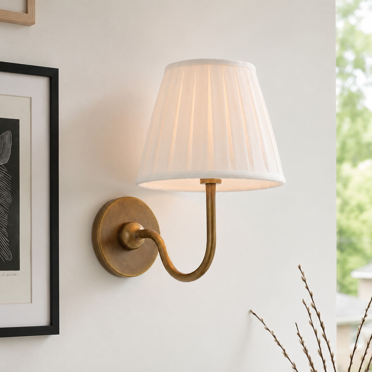 Wandlamp met Geplisseerde Stoffen Kap – Klassieke Verlichting voor Slaapkamer en Woonkamer