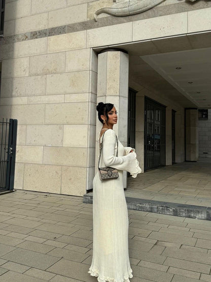 Elegante Jurk met Ruches en Uitlopende Zoom Lange Midi Jurk