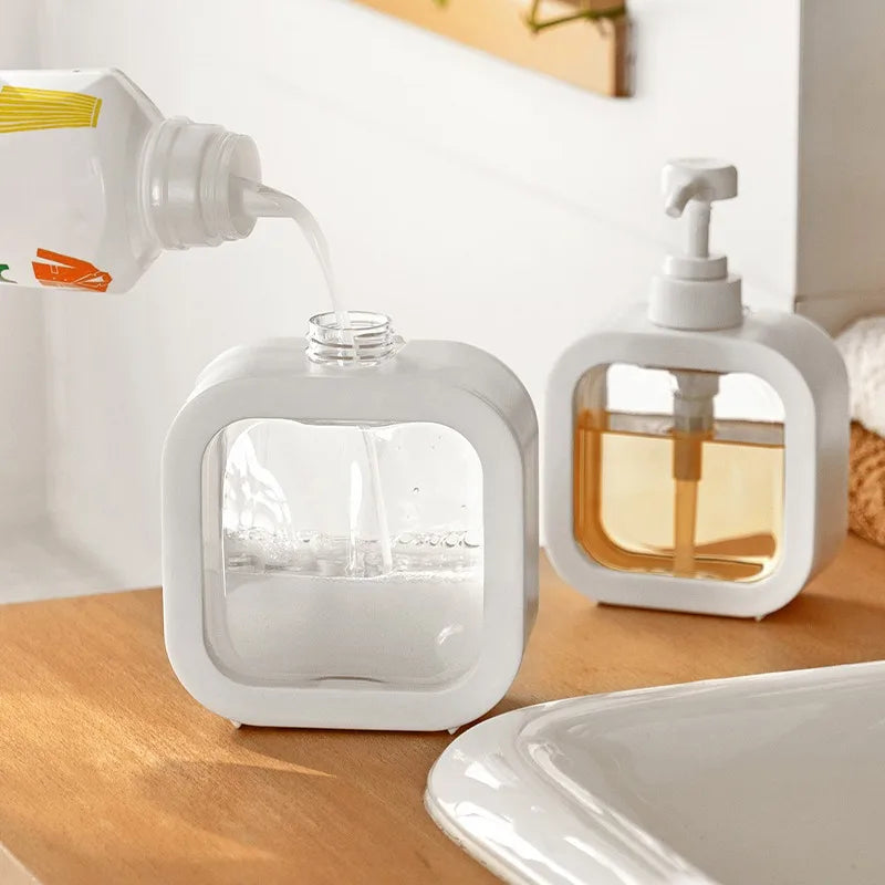 Minimalistische zeepdispenser voor badkamer en keuken met Scandinavisch design