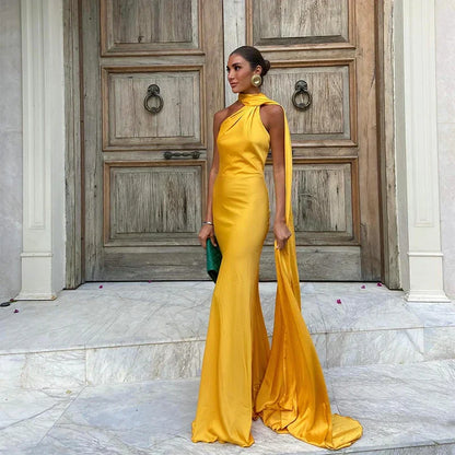 Elegante Avondjurk met Dramatische Cape - StudioMarella