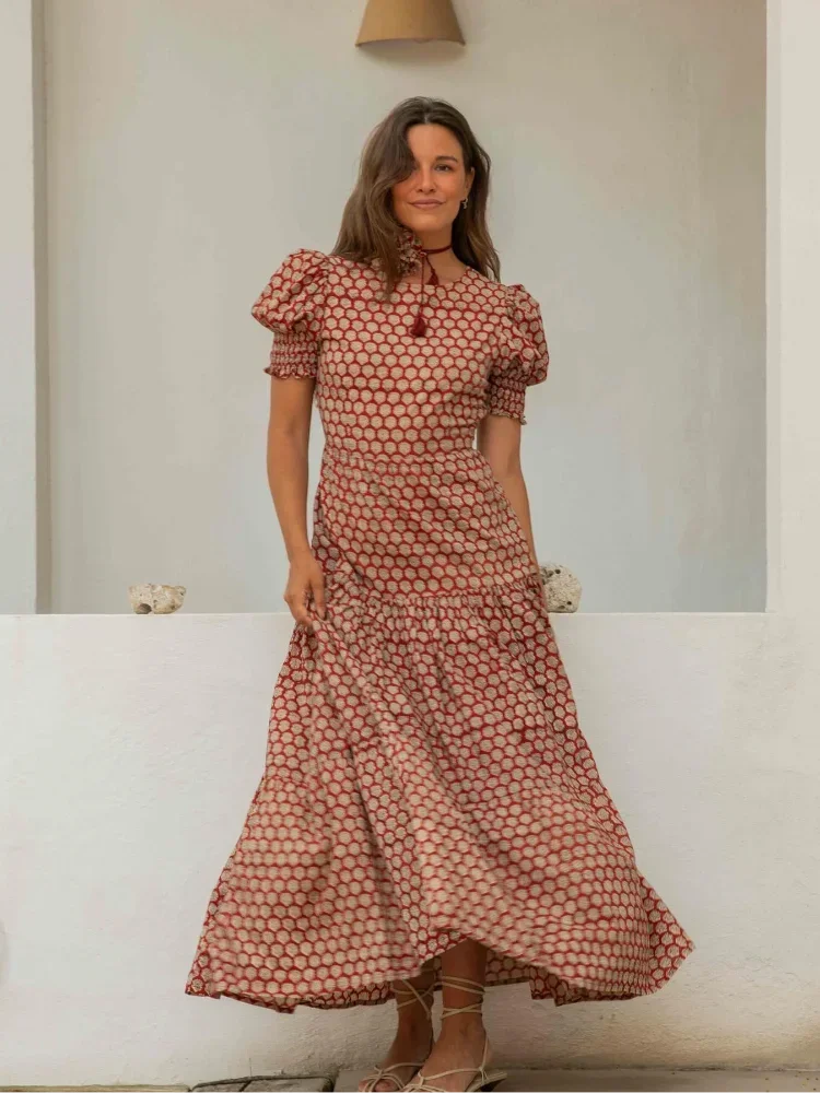 Retro Jurk met Bloemenprint en Vrouwelijke Pasvorm