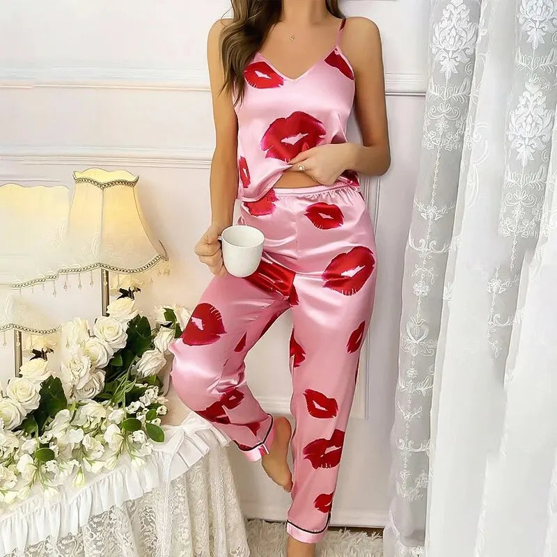 Satijnen Pyjamaset met Lippenprint Ontwerp