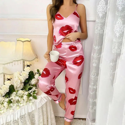 Satijnen Pyjamaset met Lippenprint Ontwerp