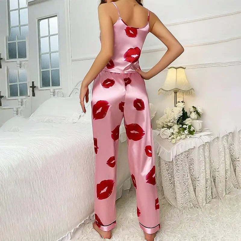 Satijnen Pyjamaset met Lippenprint Ontwerp