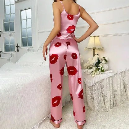 Satijnen Pyjamaset met Lippenprint Ontwerp