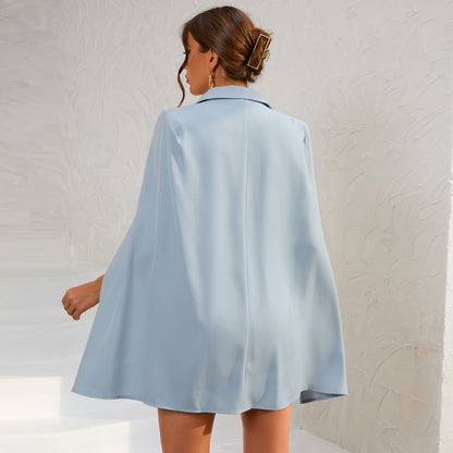 Zwarte Jurk Cape Model met Gouden Details en Blazer Stijl