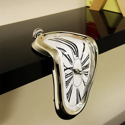 Smeltende Klok Salvador Dali Stijl 18x12x15cm Kunststof Aluminium Surrealistisch Decoratief Uurwerk Plank Tafel Woonkamer Cadeau