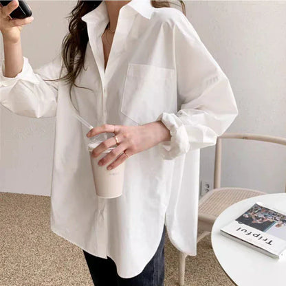 Vrouwelijke Oversized Blouse met Kraag en Lange Mouwen