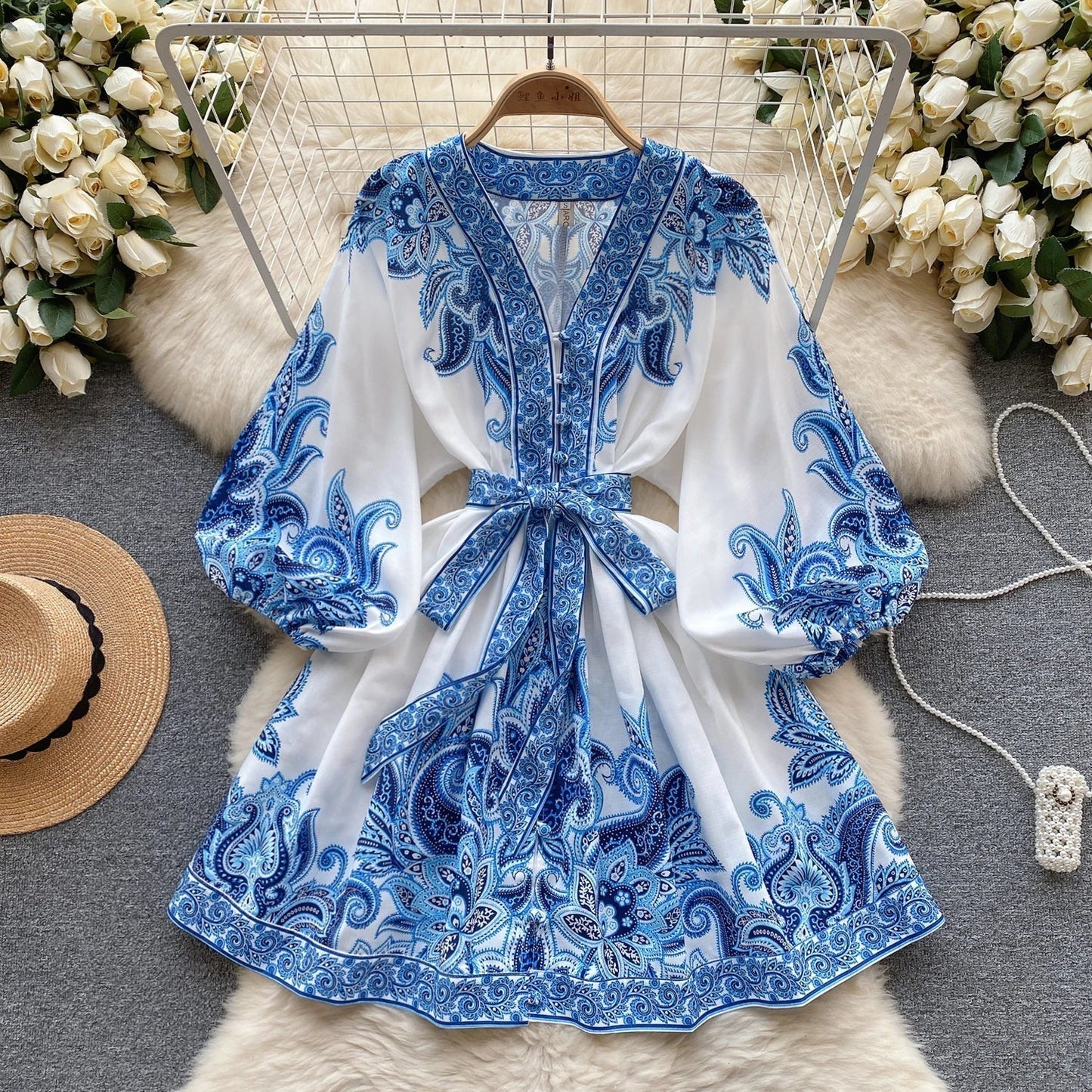 Vintage Korte Jurk met Pofmouwen en Diepe V-Hals