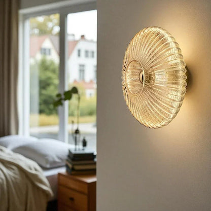 Ronde Glazen Wandlamp Geribbeld Schelp Design Goud Amber Woonkamer