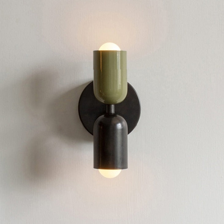 Moderne Wandlamp met Kleurrijke Kap – Glazen Lichtpunt voor Levendige Ruimtes