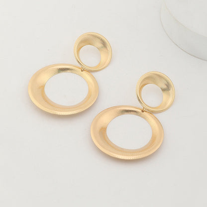 Goudkleurige Oorbellen met 3D Cirkel Design