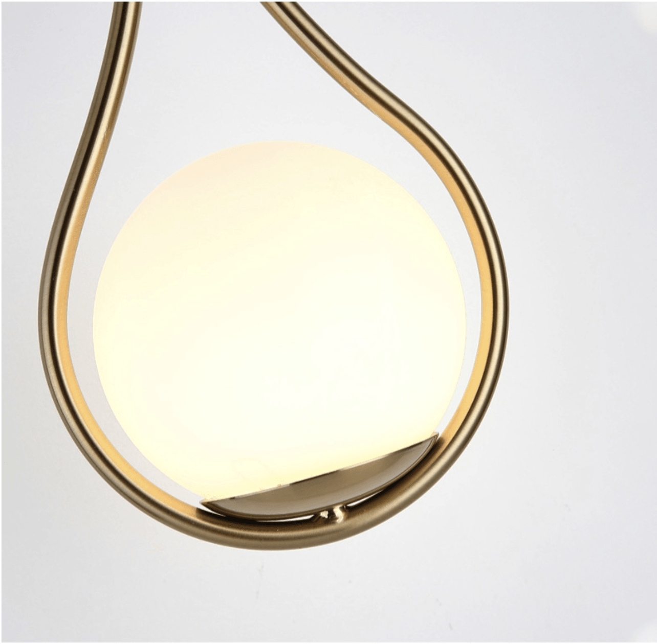Moderne Scandinavische Wandlamp met Metalen Afwerking