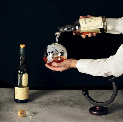 Glazen Wereldbol Karaf 250ml Goudkleurig met Zeilschip Whisky Decanteerkaraf Decoratief voor Woonkamer Kasten Dranken Opslag Geschenkidee voor Globetrotters Reizigers