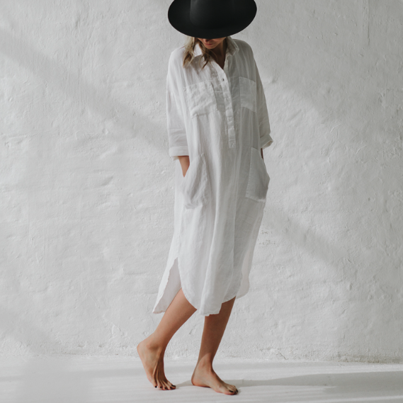 Elegante Jurk Wit Voor Vrouw Stijlvol Kort
