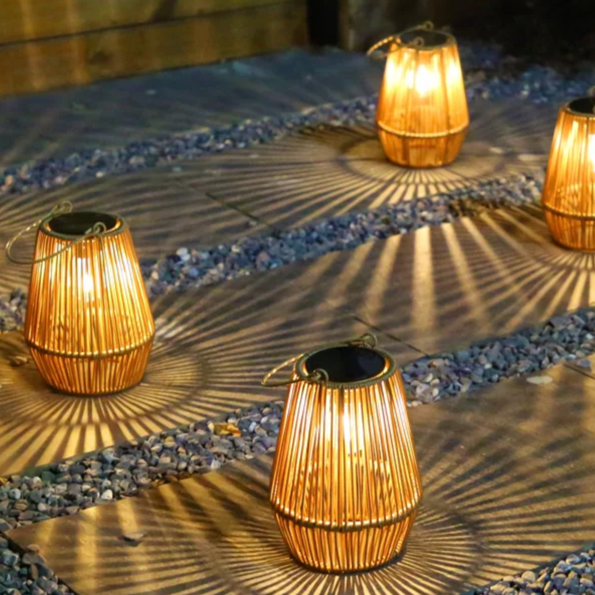 Rotan Solar Lantaarn met LED Verlichting voor Tuin en Terras - Waterdicht IP65 met Automatische Schemersensor