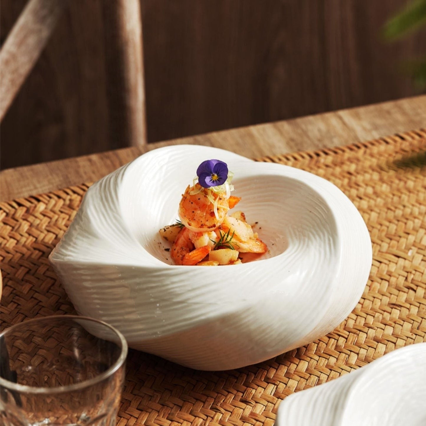 Keramische Serviesschaal met Draaikolkpatroon – Modern Dinerschaal voor Dagelijks Gebruik – Handgemaakt Design