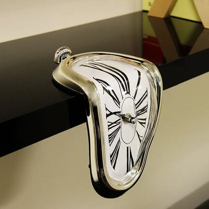 Smeltende Klok Salvador Dali Stijl 18x12x15cm Kunststof Aluminium Surrealistisch Decoratief Uurwerk Plank Tafel Woonkamer Cadeau