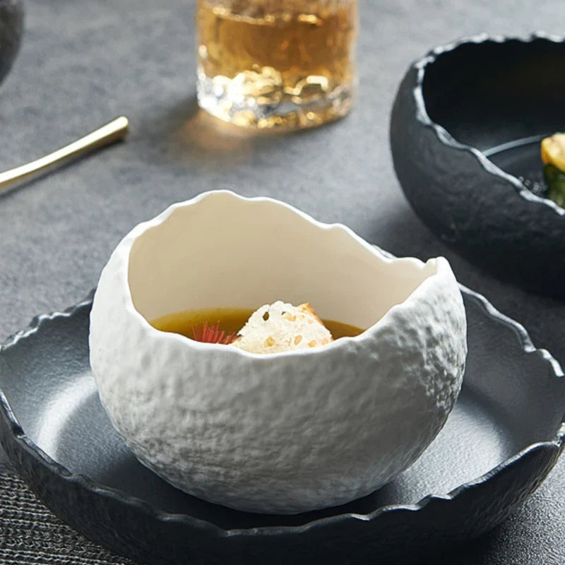 Sculptural Serveerkom van Porselein voor Desserts en Hapjes in Modern Minimalistisch Design