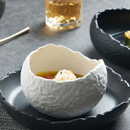 Sculptural Serveerkom van Porselein voor Desserts en Hapjes in Modern Minimalistisch Design