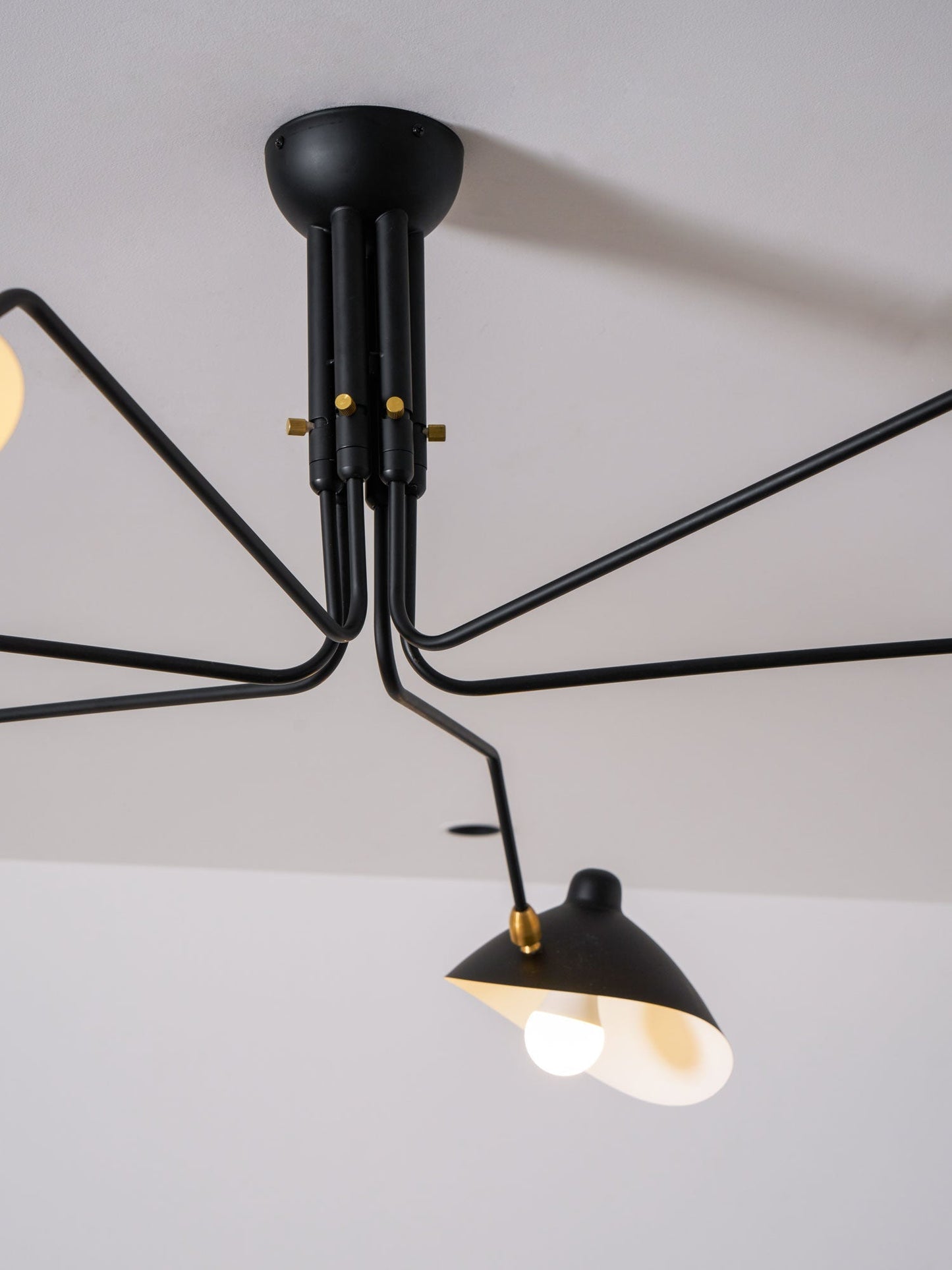 Plafondlamp Spider 3 Armen Mid-Century Modern Messing Verstelbaar Zwart Wit Grote Ruimte Restaurant Loft Stalen Armatuur Geïnspireerd Design