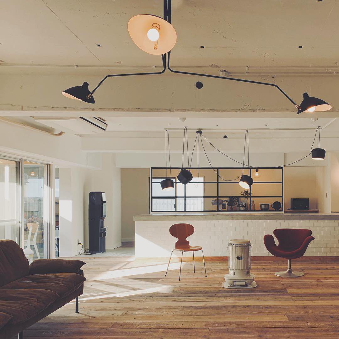 Verstelbare Spinlamp Multi-Arm Plafondlamp Industriële Design Messing Details Zwart Wit Scandinavisch Modern