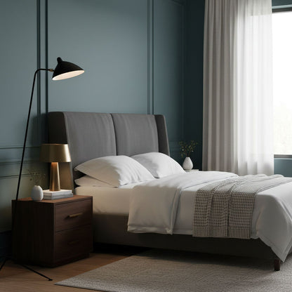 Industriële Vloerlamp Zwart Mat met Messing Accenten — Verstelbare Spot op Tripod Basis — E26/E27 fitting tot 40W — Scandinavisch Design voor Woonkamer & Leeshoek