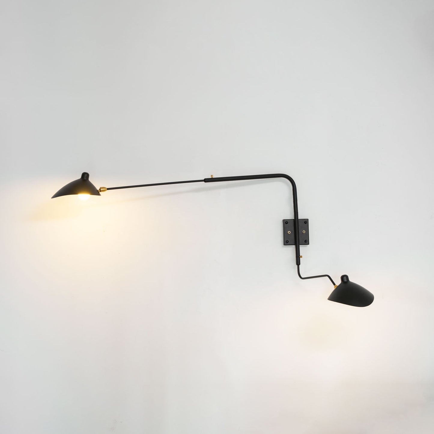 Wandlamp met verstelbare armen — industriële wandverlichting in aluminium en messing — vintage design — moderne wandlamp voor woonkamer slaapkamer