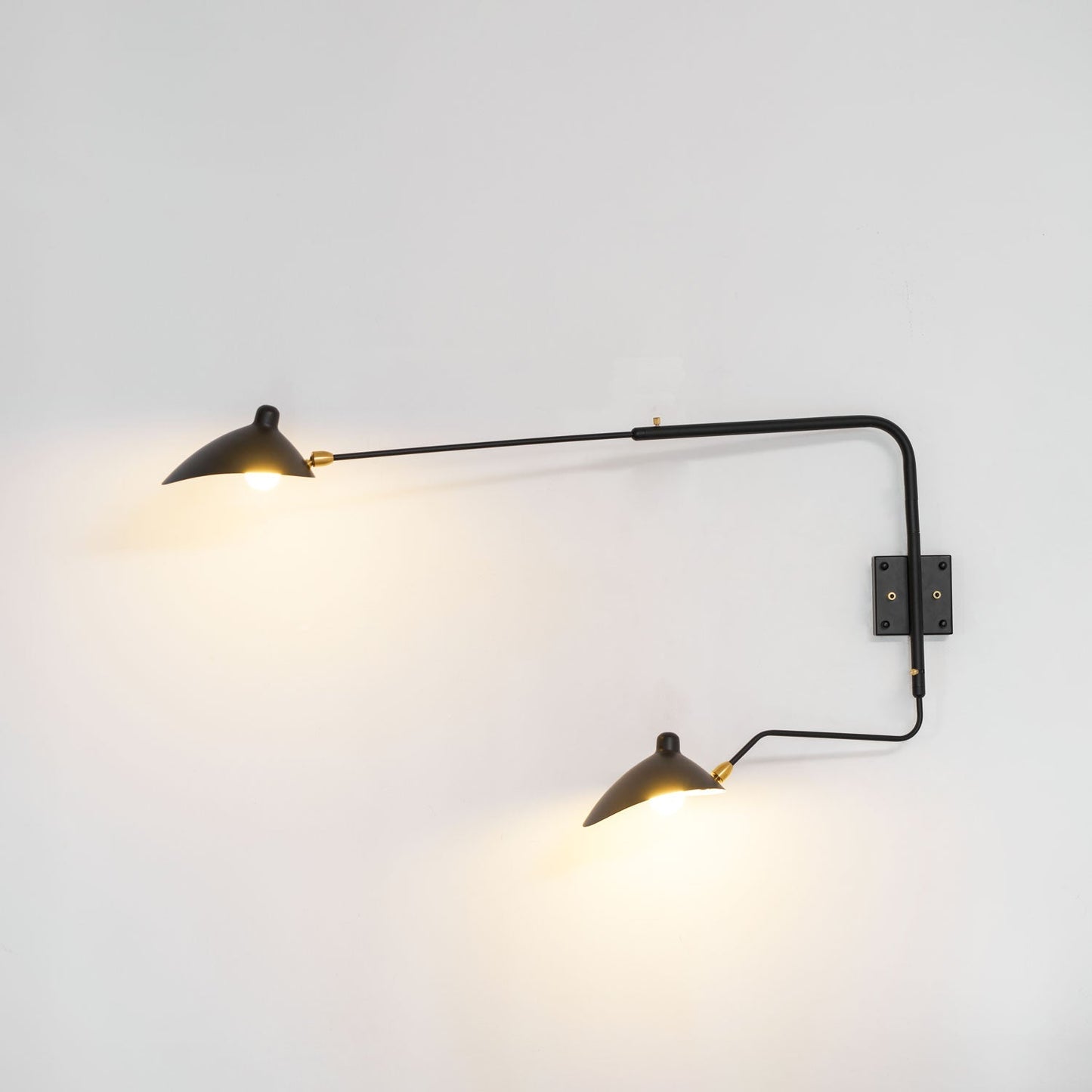 Wandlamp met verstelbare armen — industriële wandverlichting in aluminium en messing — vintage design — moderne wandlamp voor woonkamer slaapkamer