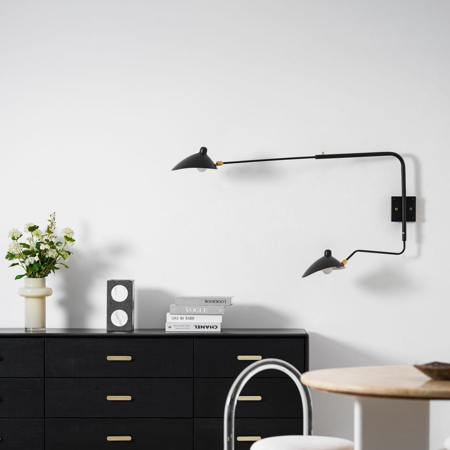 Wandlamp met verstelbare armen — industriële wandverlichting in aluminium en messing — vintage design — moderne wandlamp voor woonkamer slaapkamer