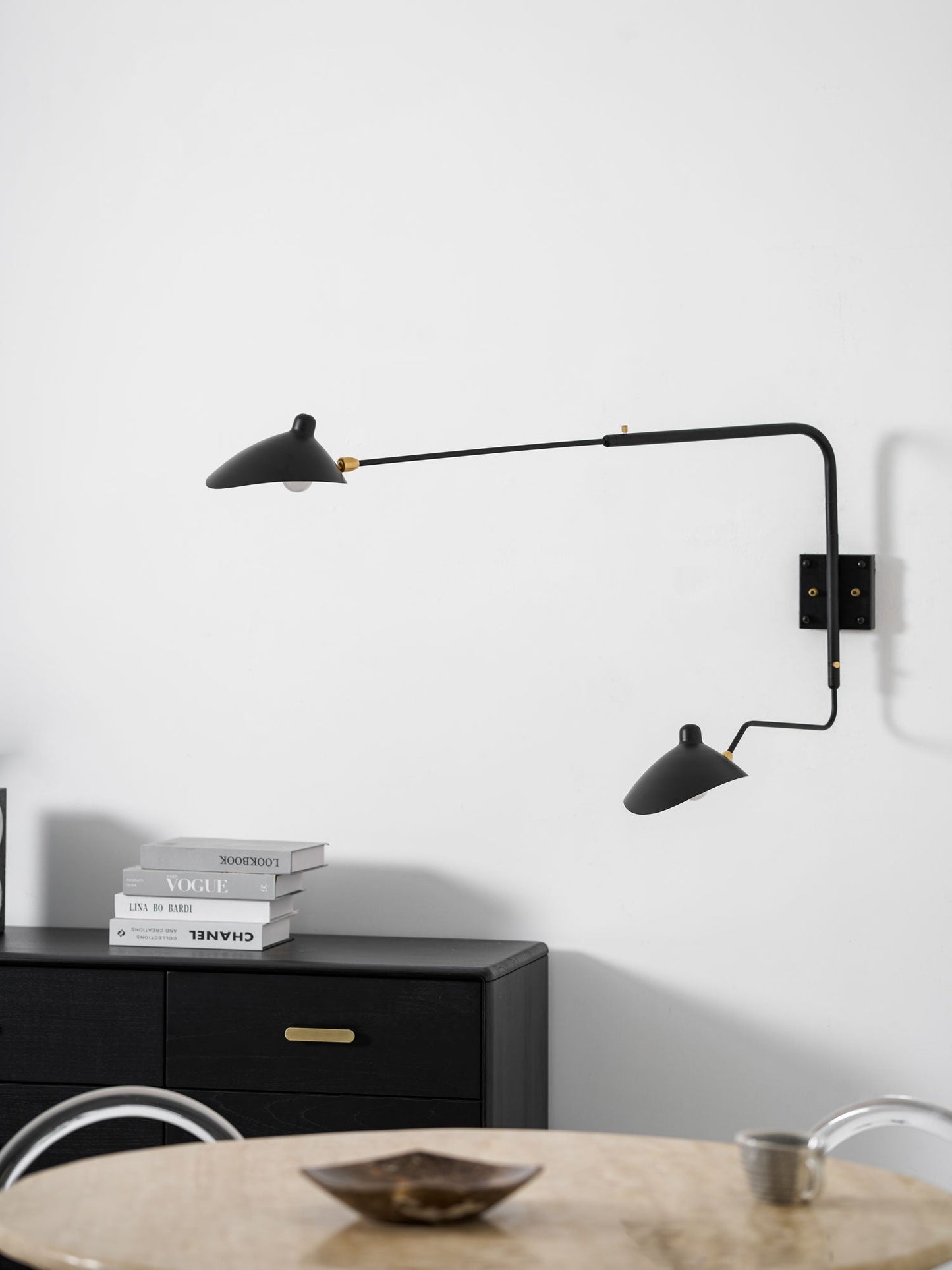 Wandlamp met verstelbare armen — industriële wandverlichting in aluminium en messing — vintage design — moderne wandlamp voor woonkamer slaapkamer