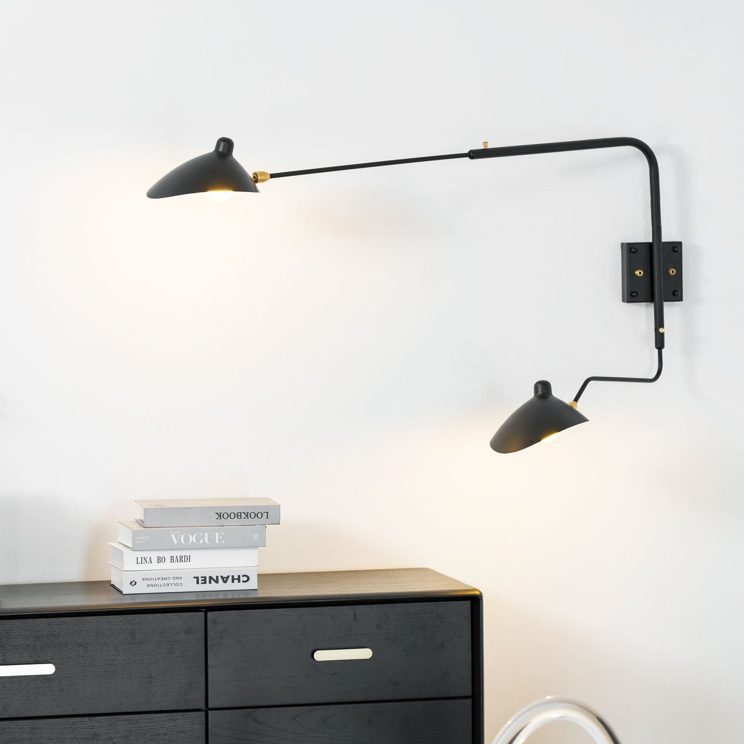 Wandlamp met verstelbare armen — industriële wandverlichting in aluminium en messing — vintage design — moderne wandlamp voor woonkamer slaapkamer