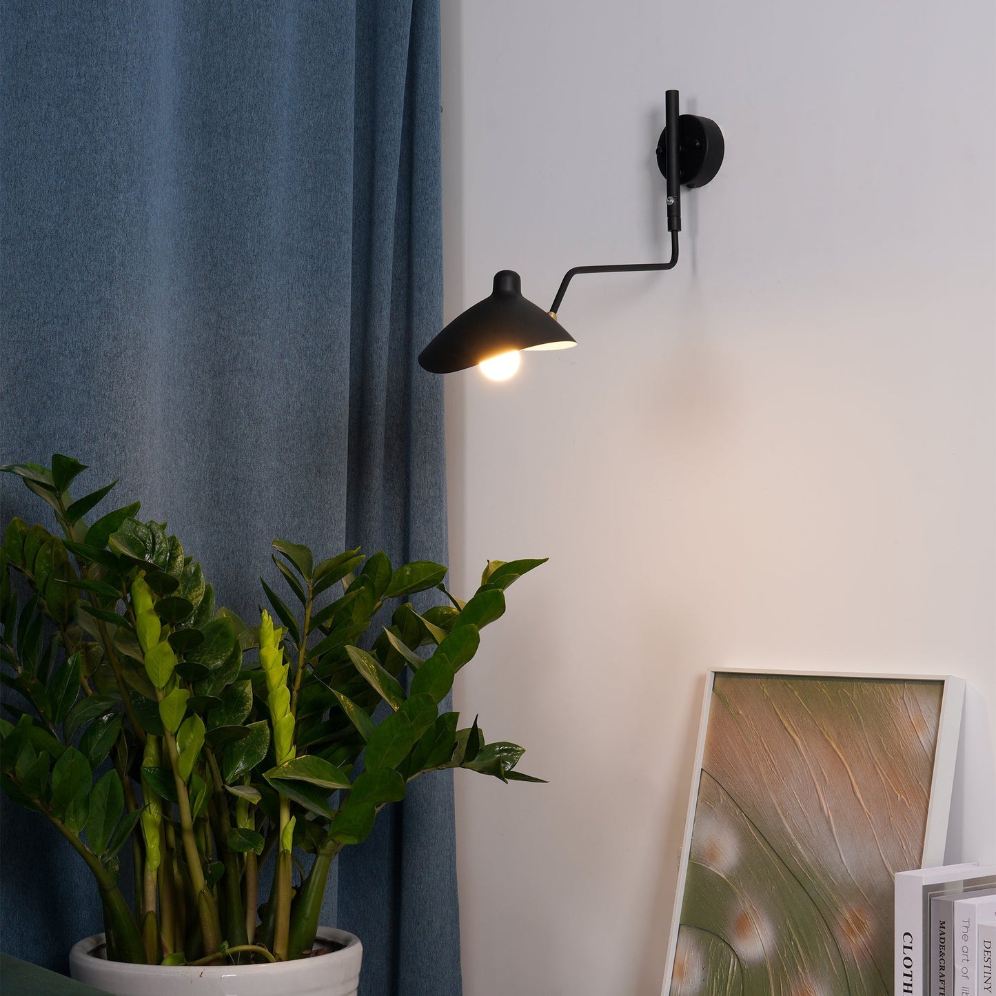 Wandlamp met verstelbare armen — industriële wandverlichting in aluminium en messing — vintage design — moderne wandlamp voor woonkamer slaapkamer