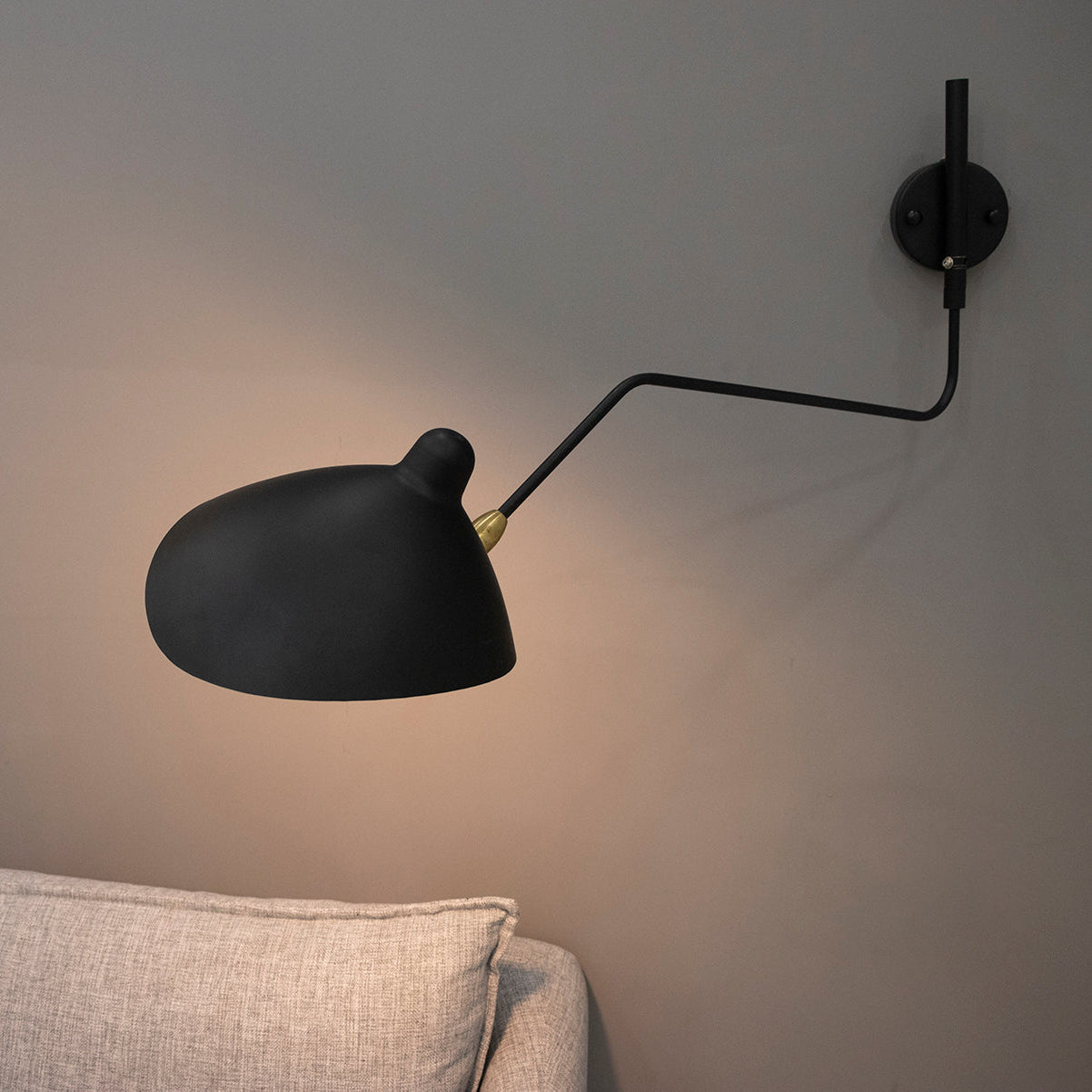 Wandlamp met verstelbare armen — industriële wandverlichting in aluminium en messing — vintage design — moderne wandlamp voor woonkamer slaapkamer