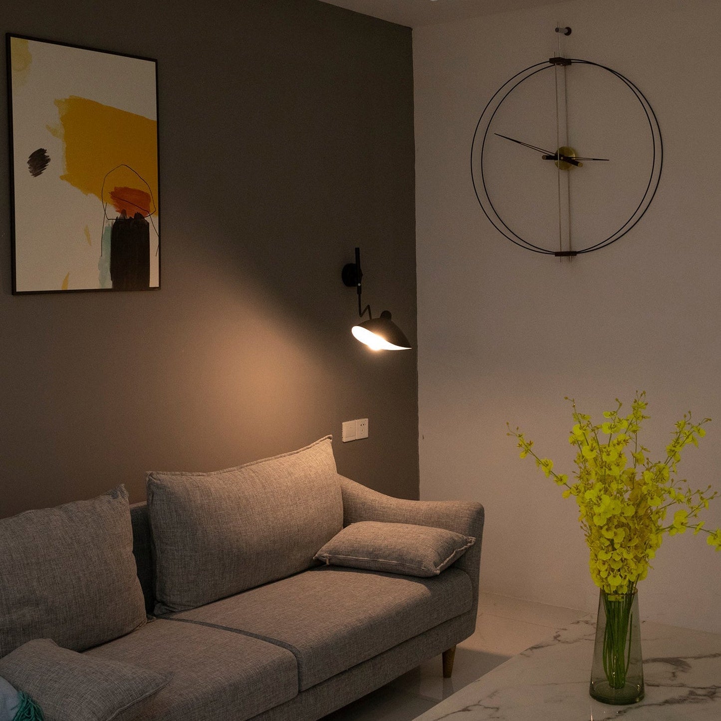 Wandlamp met verstelbare armen — industriële wandverlichting in aluminium en messing — vintage design — moderne wandlamp voor woonkamer slaapkamer