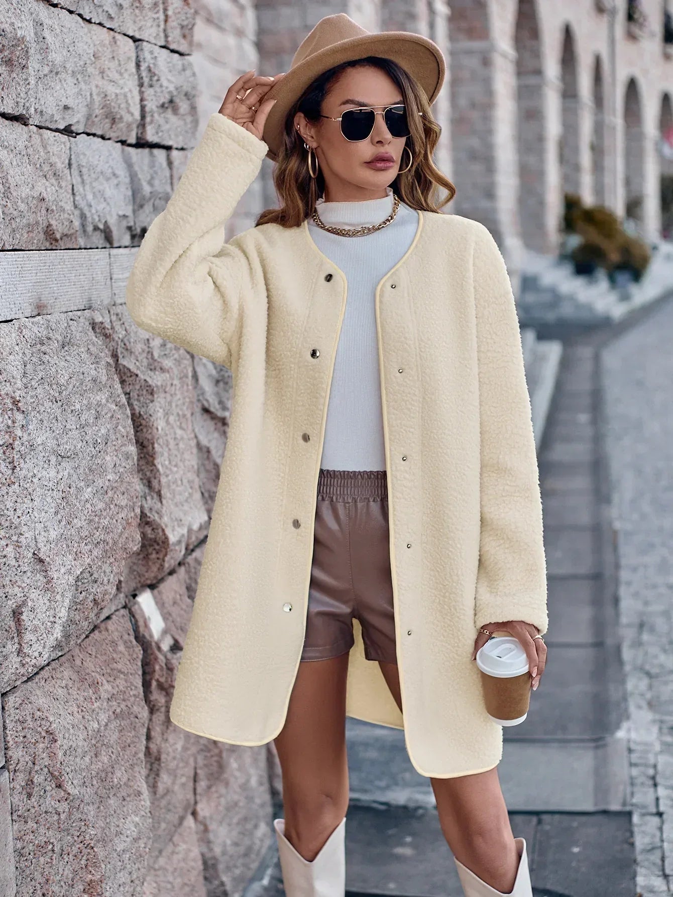 Vrouwelijke Lange Winterjas Vintage Stijl Warm en Chic