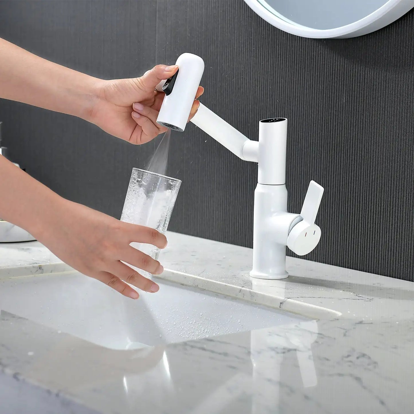 Digitale Kraan met Temperatuurweergave – Draaibaar Ontwerp met Meerdere Sproeimodi voor Keuken en Badkamer