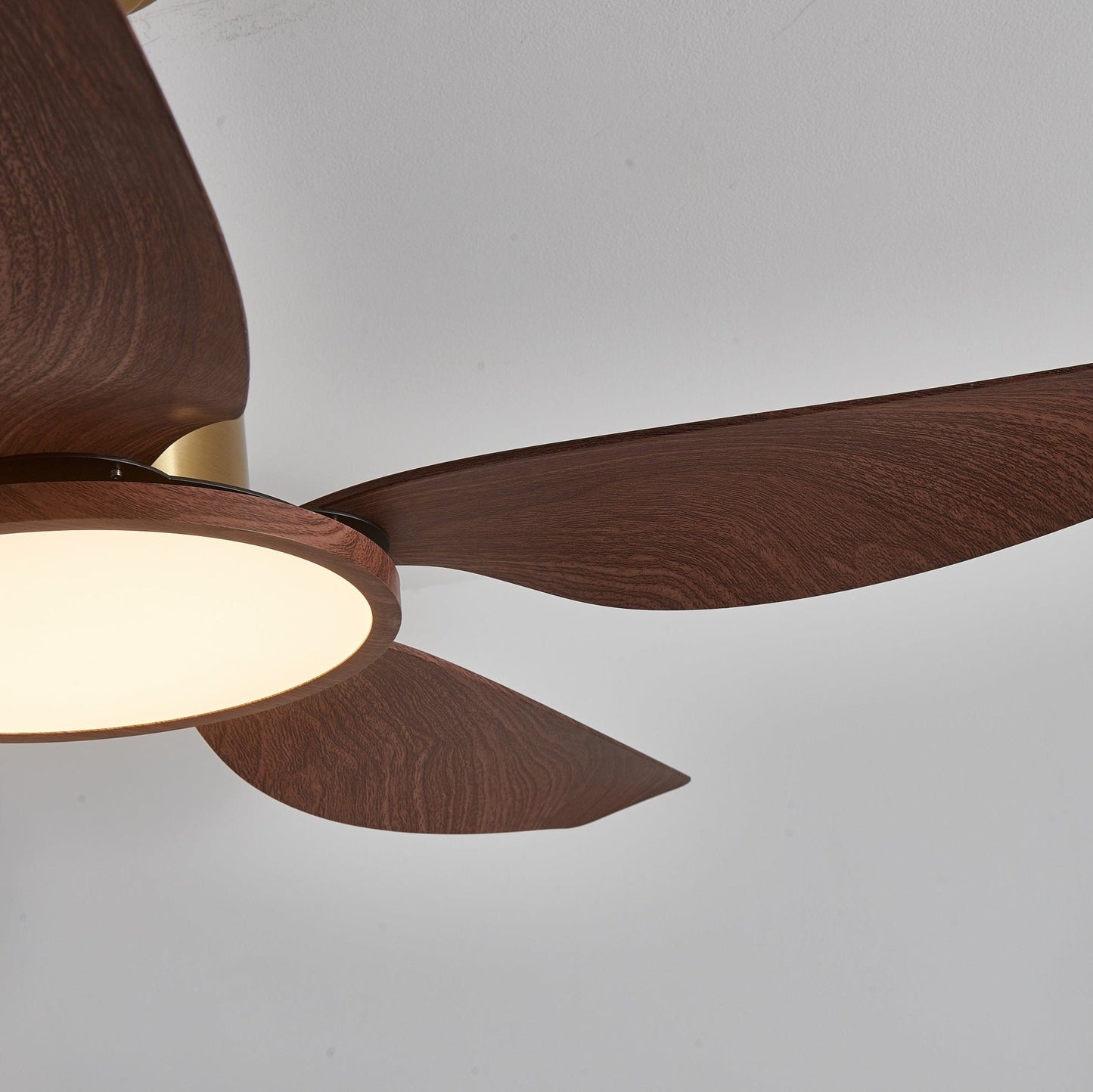 Moderne Plafondventilator met Verlichting Walnoot & Messing – Ø106cm/Ø122cm