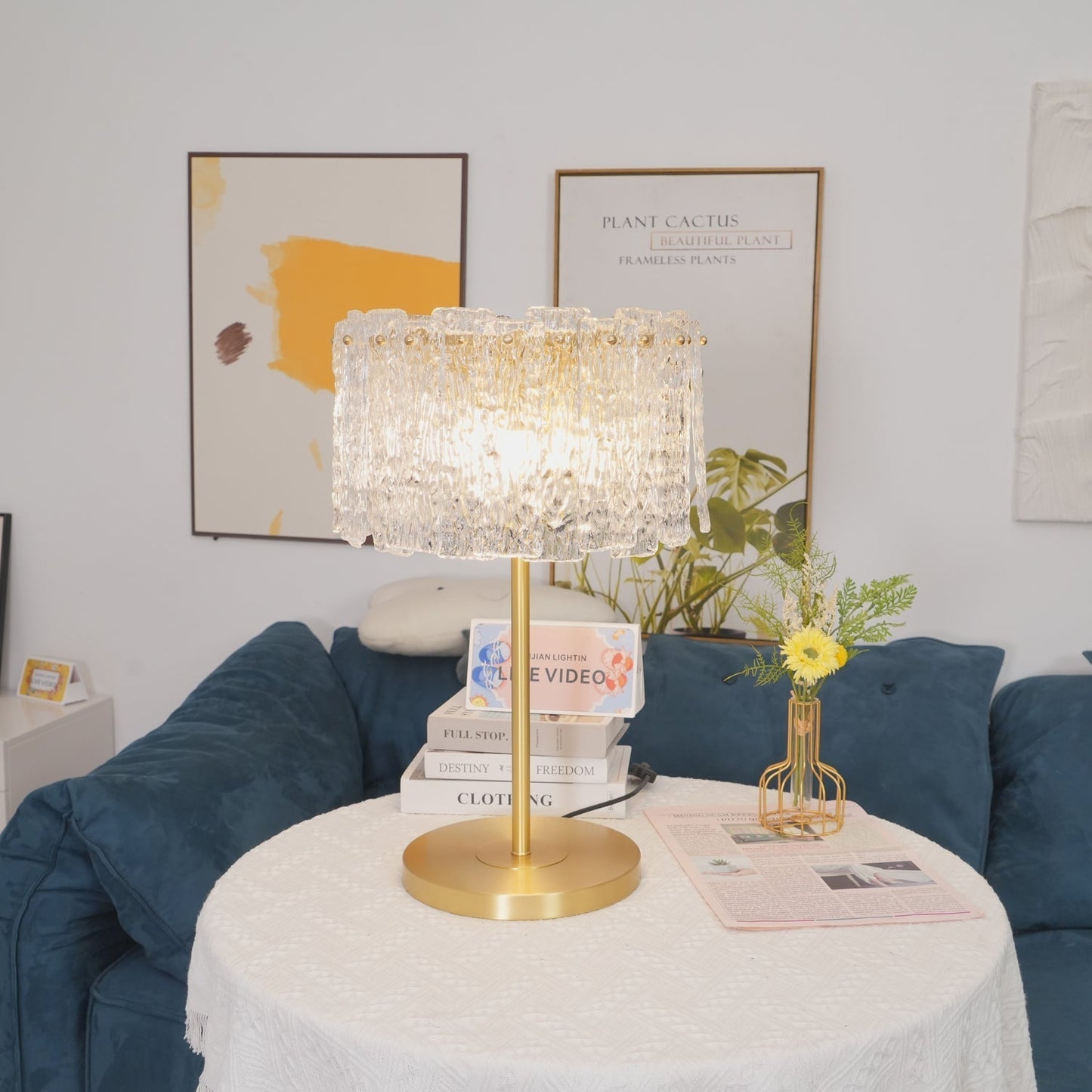 Glazen Tafellamp met Messing Voet – Design Verlichting voor Interieur
