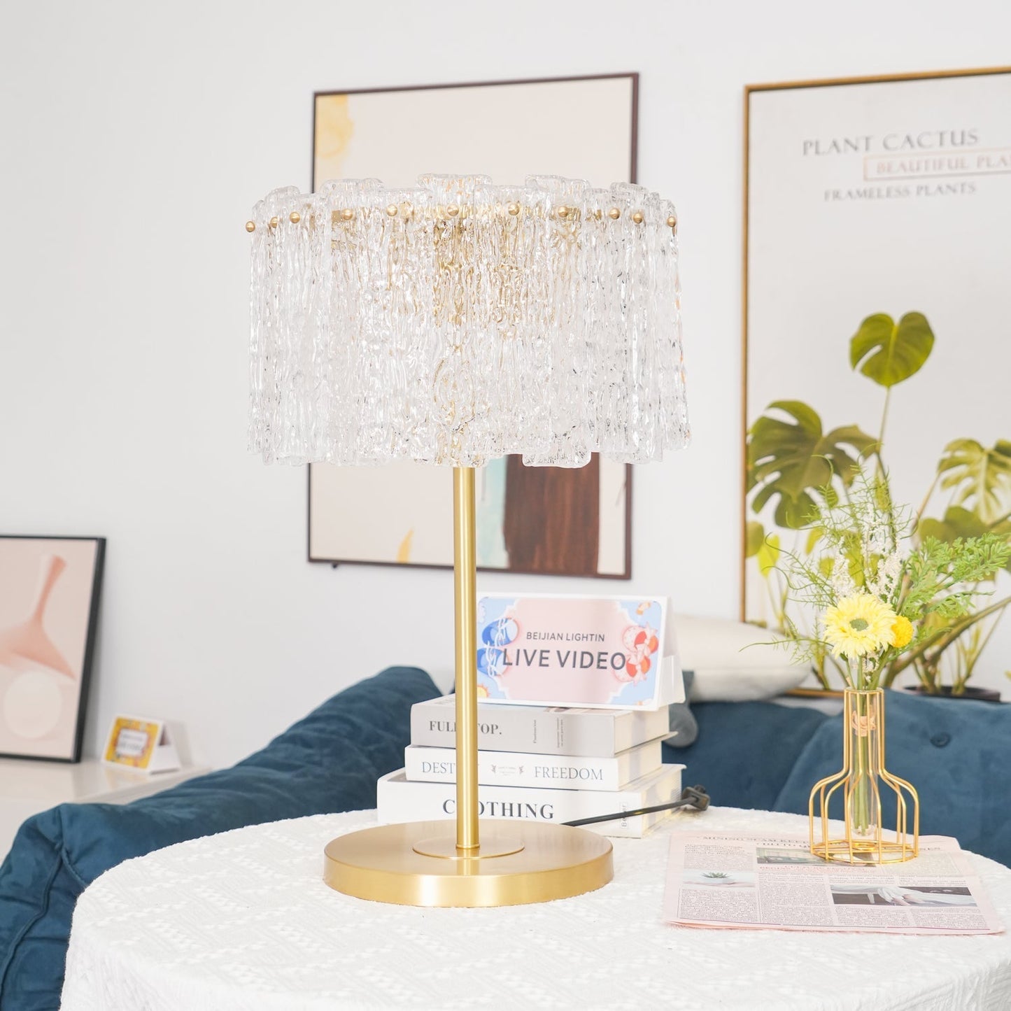Glazen Tafellamp met Messing Voet – Design Verlichting voor Interieur