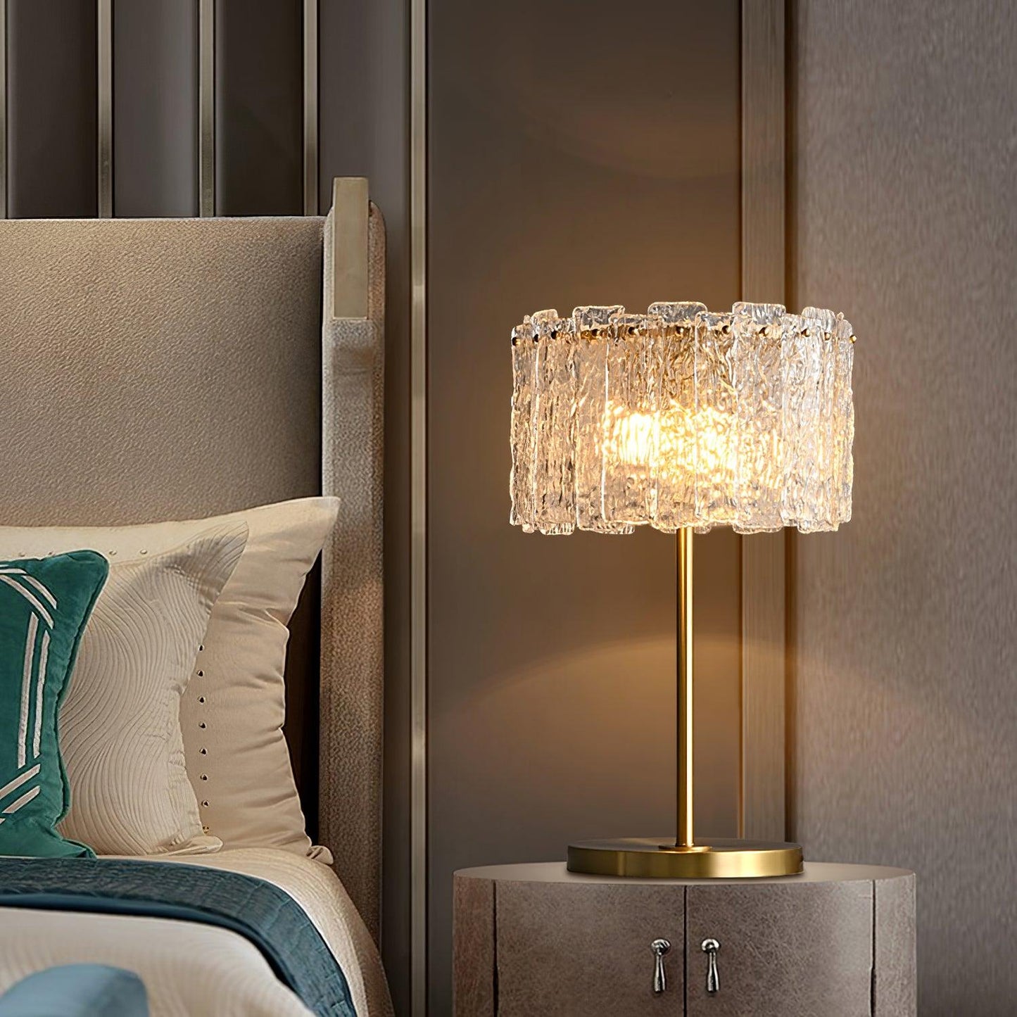 Glazen Tafellamp met Messing Voet – Design Verlichting voor Interieur
