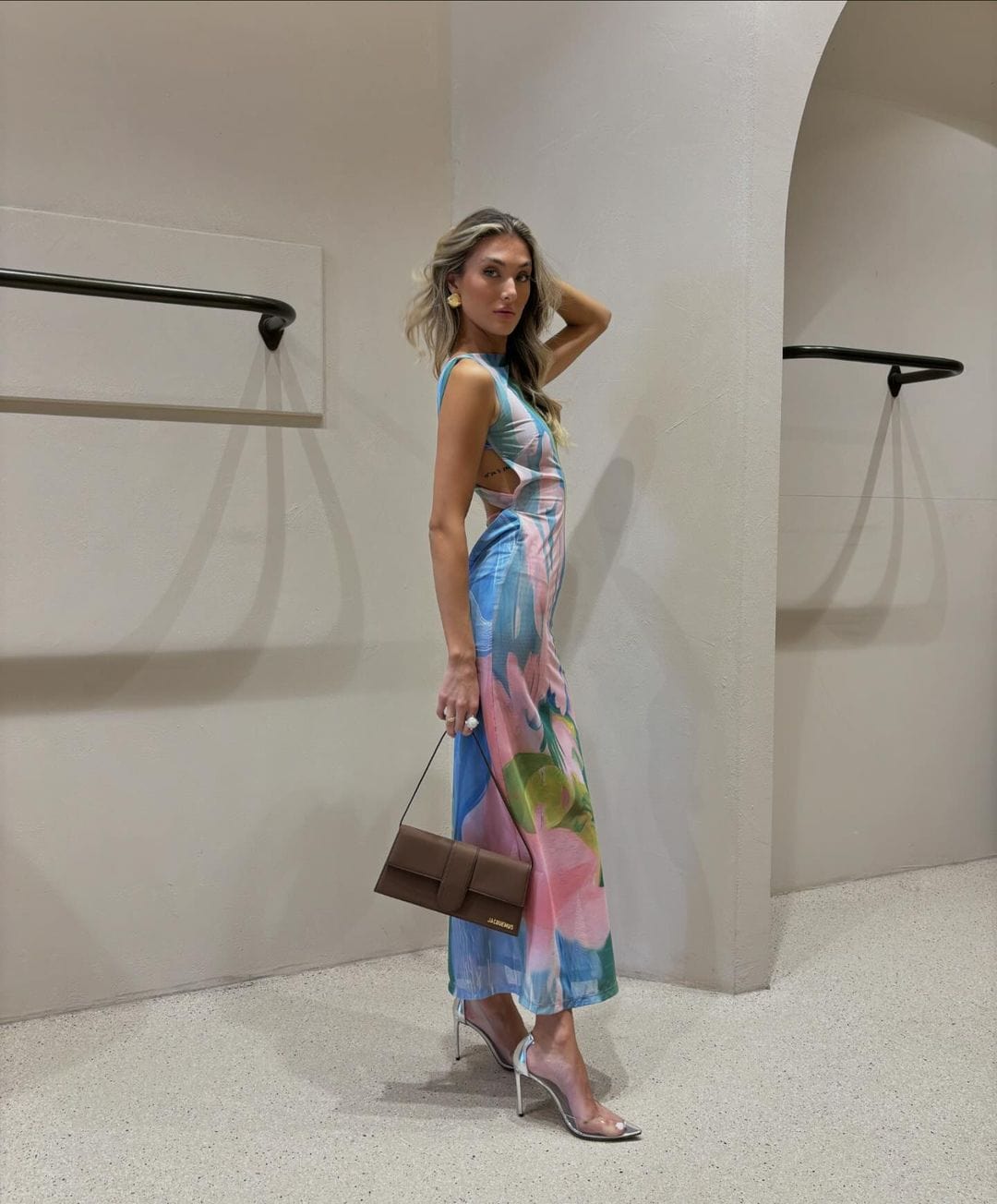 Vrouwelijk Maxikleed Laag Rugdecolleté Elegant Jurk