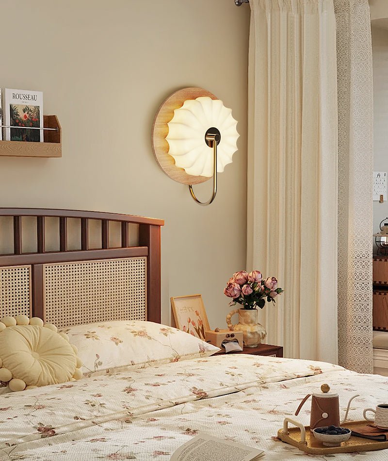 Moderne Bloemvormige Wandlamp Met Geplooide Kap En Geïntegreerde LED Verlichting