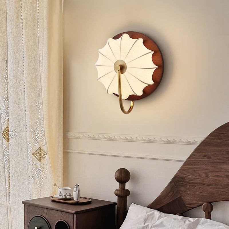 Moderne Bloemvormige Wandlamp Met Geplooide Kap En Geïntegreerde LED Verlichting