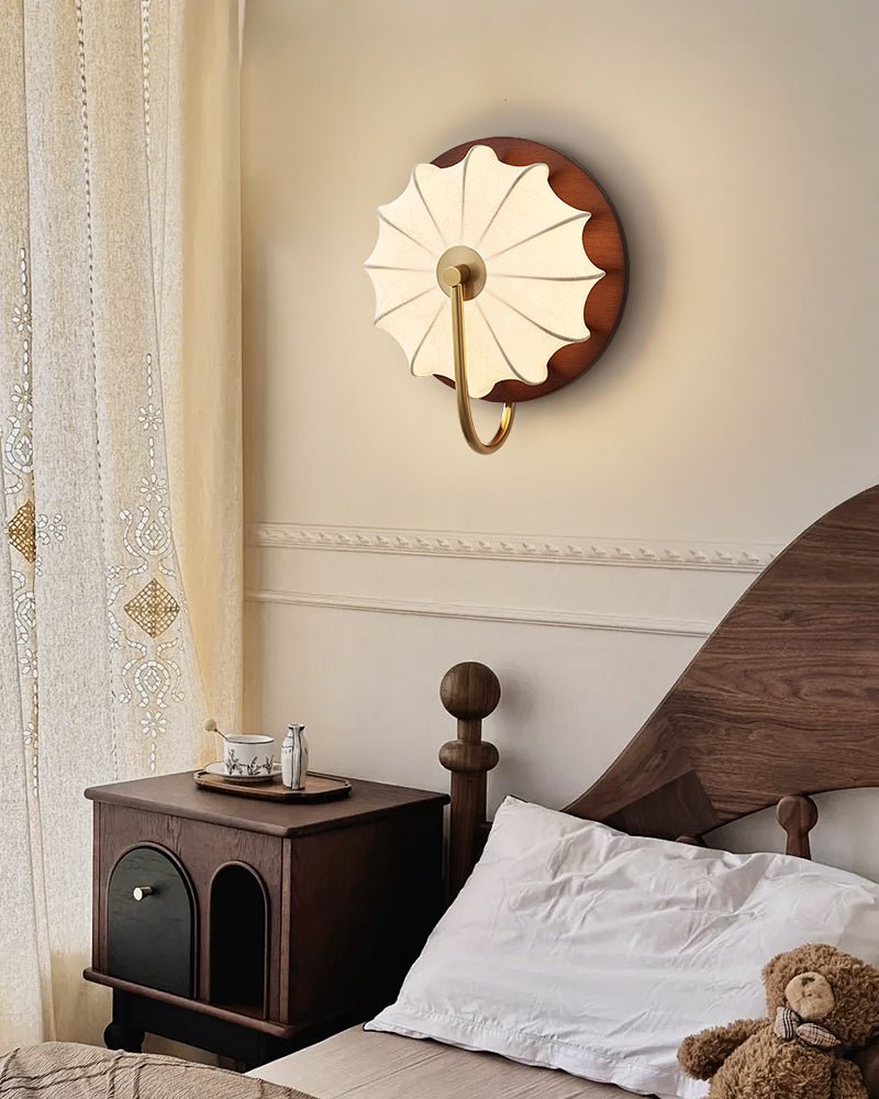 Moderne Bloemvormige Wandlamp Met Geplooide Kap En Geïntegreerde LED Verlichting